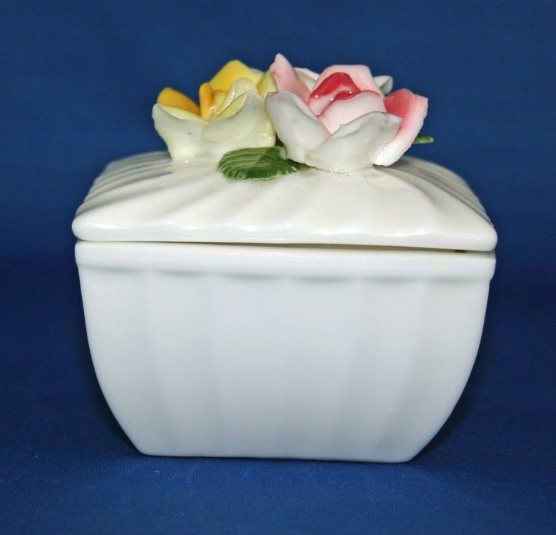 Vintage Square White Porcelain Lidded Trinket Box with Red Yellow /& Pink 3 Dimensional Roses Floral Jewelry Ring Box Container Knick Knack