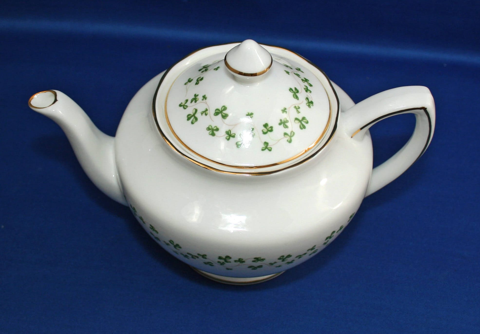Vintage Royal Tara Shamrock Vine Teapot 2 Cup Tea Pot Trimmed with 24kt