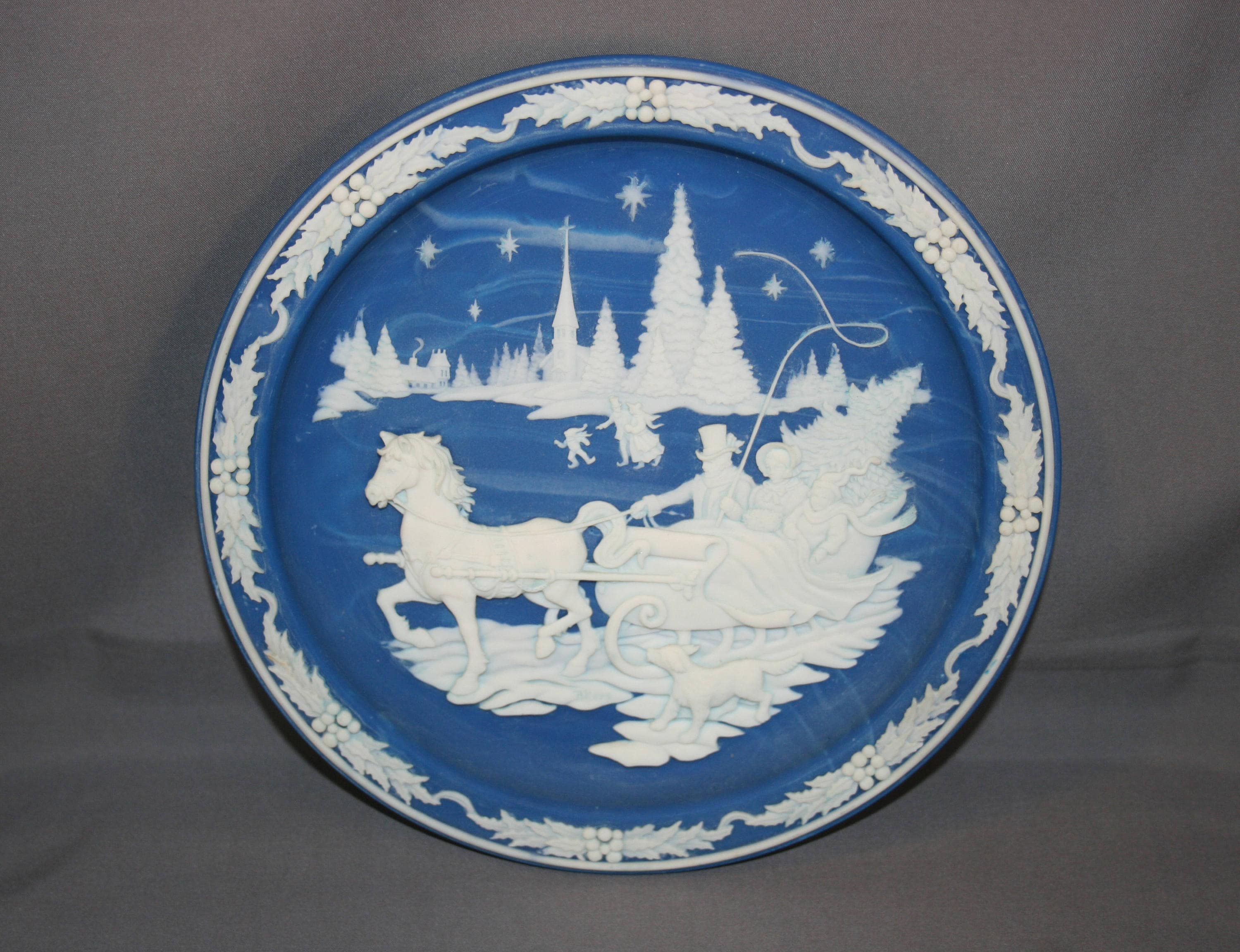 Vintage Home With The Tree Premiere 1st Plate In The Christmas Cameos By Incolay Studios Made In Usa Holiday Horse Sleigh Ride