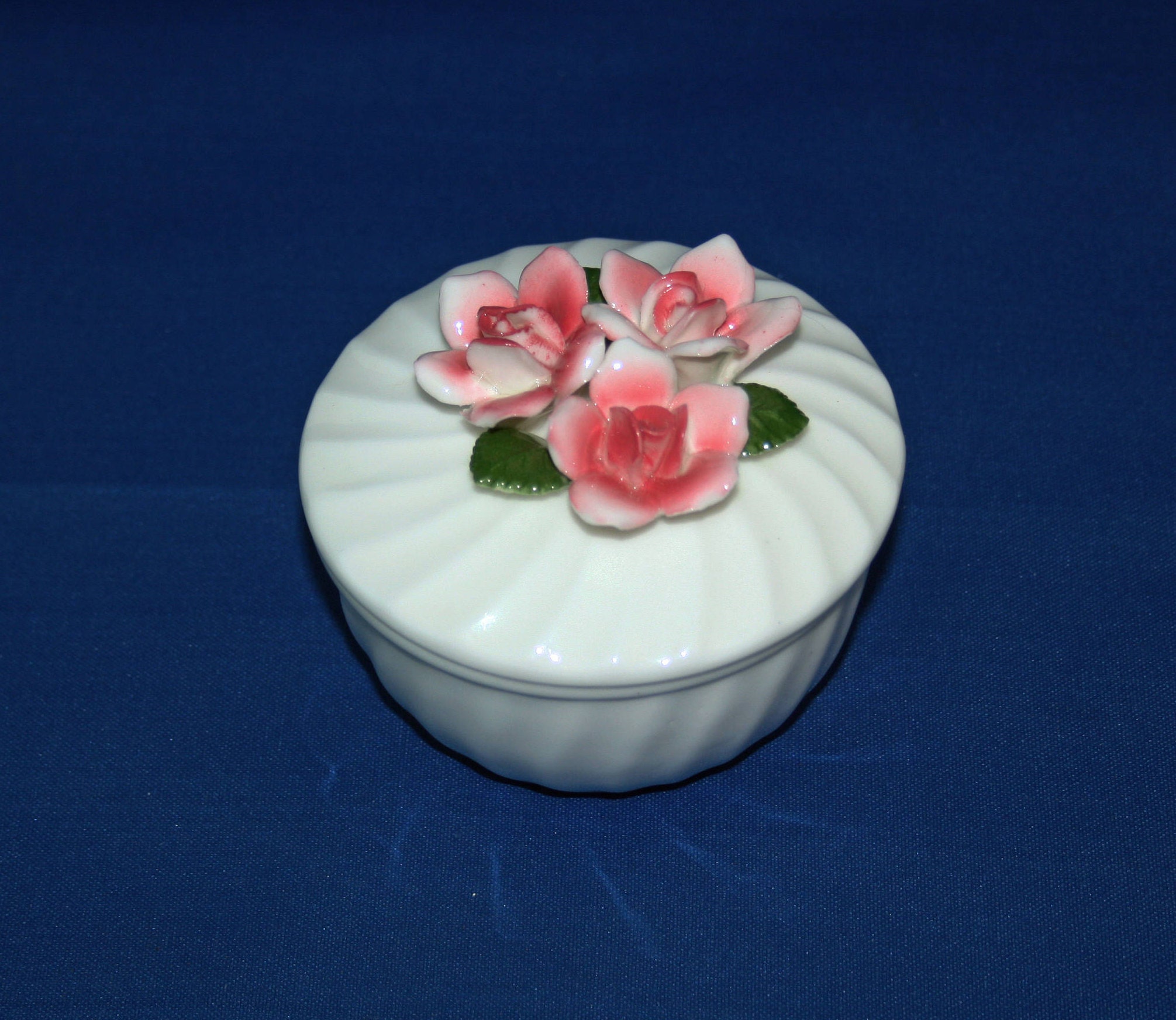 Vintage Round White Porcelain Lidded Trinket Box with Red and Pink 3