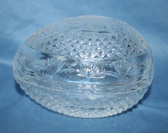 Vintage AVON FOSTORIA Mothers Day Crystal Egg Shaped Soap Dish 1977 Trinket Dish Jewelry Ring Dish Candy Dish Knick Knack