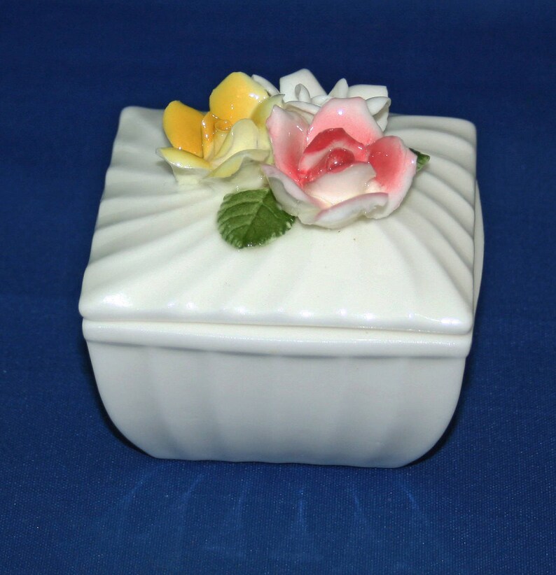 Vintage Square White Porcelain Lidded Trinket Box with Red Yellow /& Pink 3 Dimensional Roses Floral Jewelry Ring Box Container Knick Knack