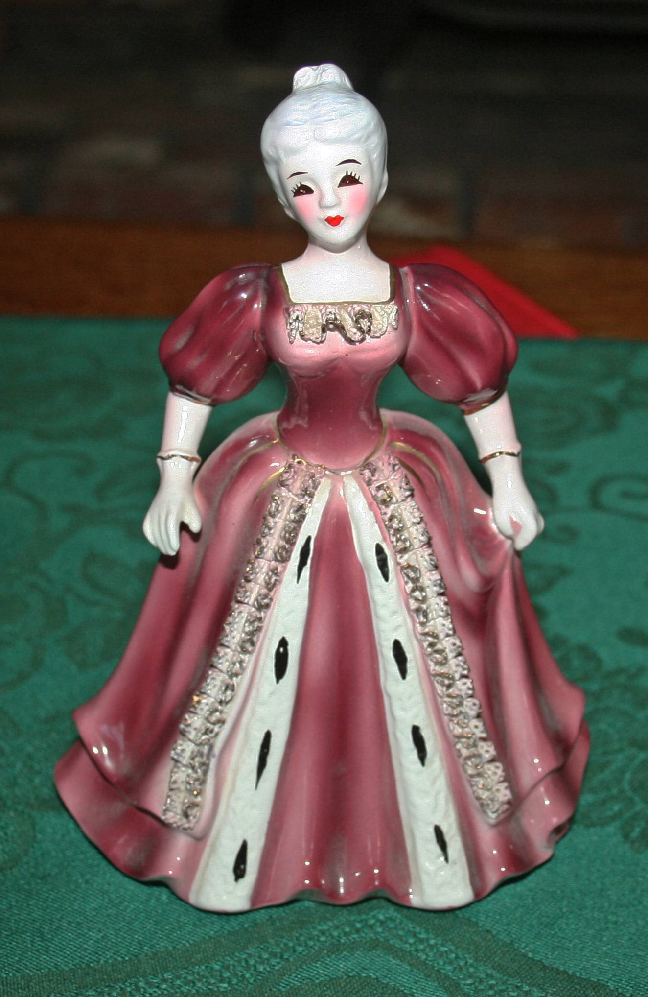 Vintage Napco Lady Barbara Figurine A2625 Wine & Gold Collectible