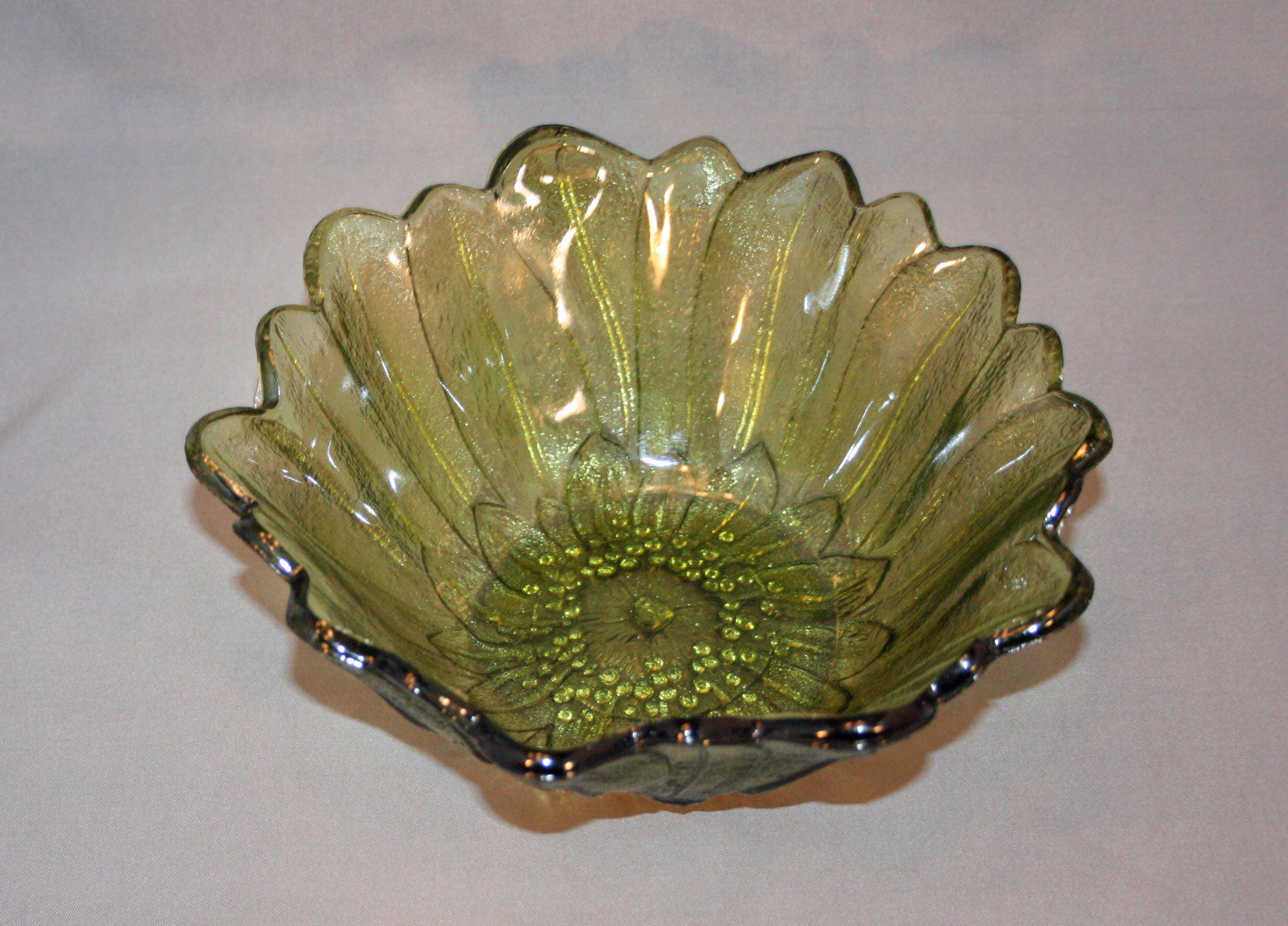Vintage Indiana Glass Co Lily Pons Green Glass Bowl scalloped edge