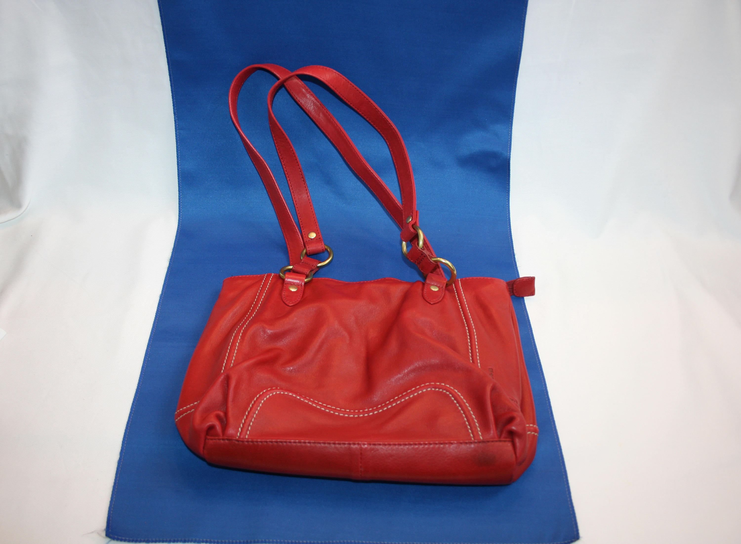 Stone Mountain Red Shoulder Bags