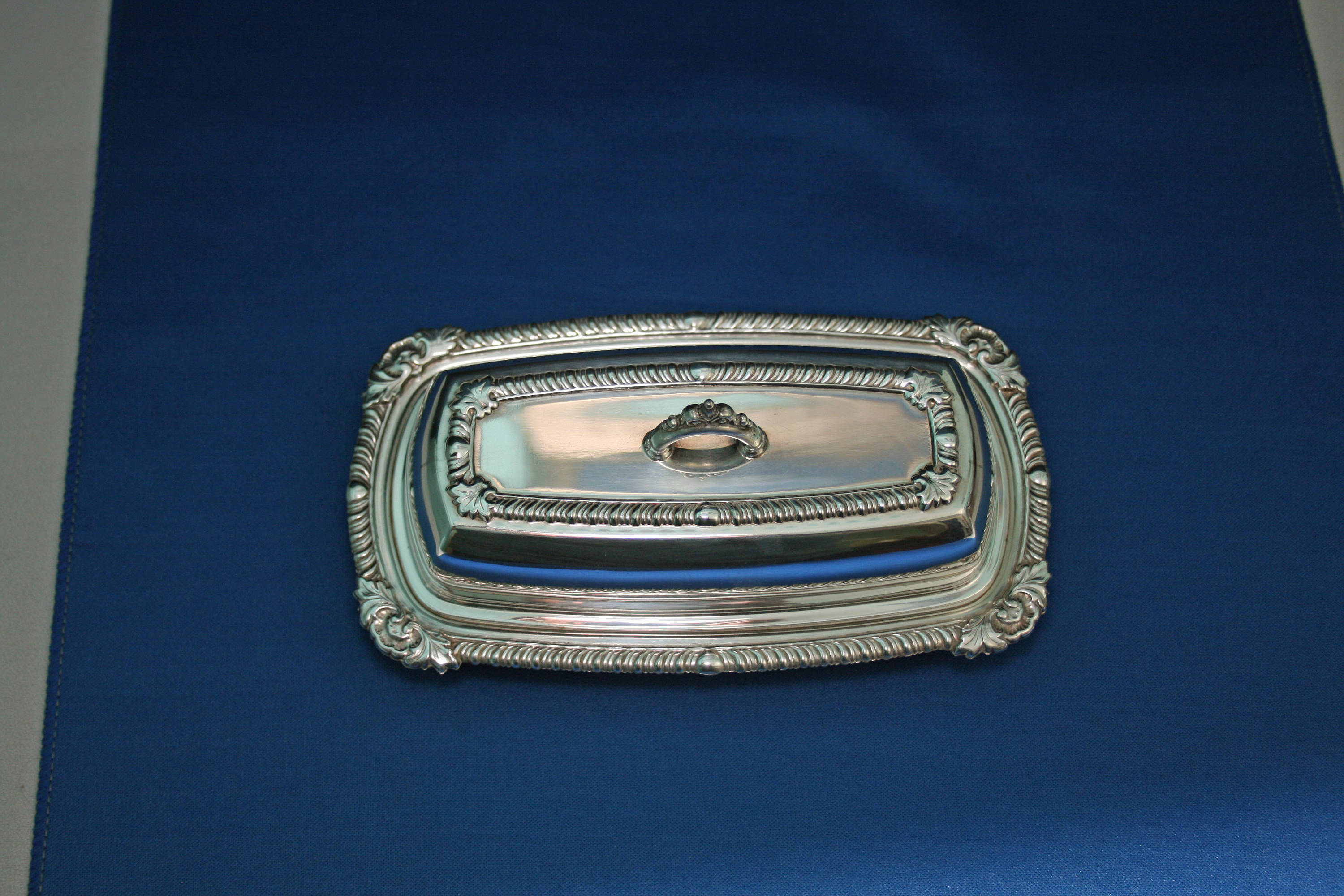 Vintage English Silver Mfg. Silverplate 3 piece Butter Dish; Base Lid