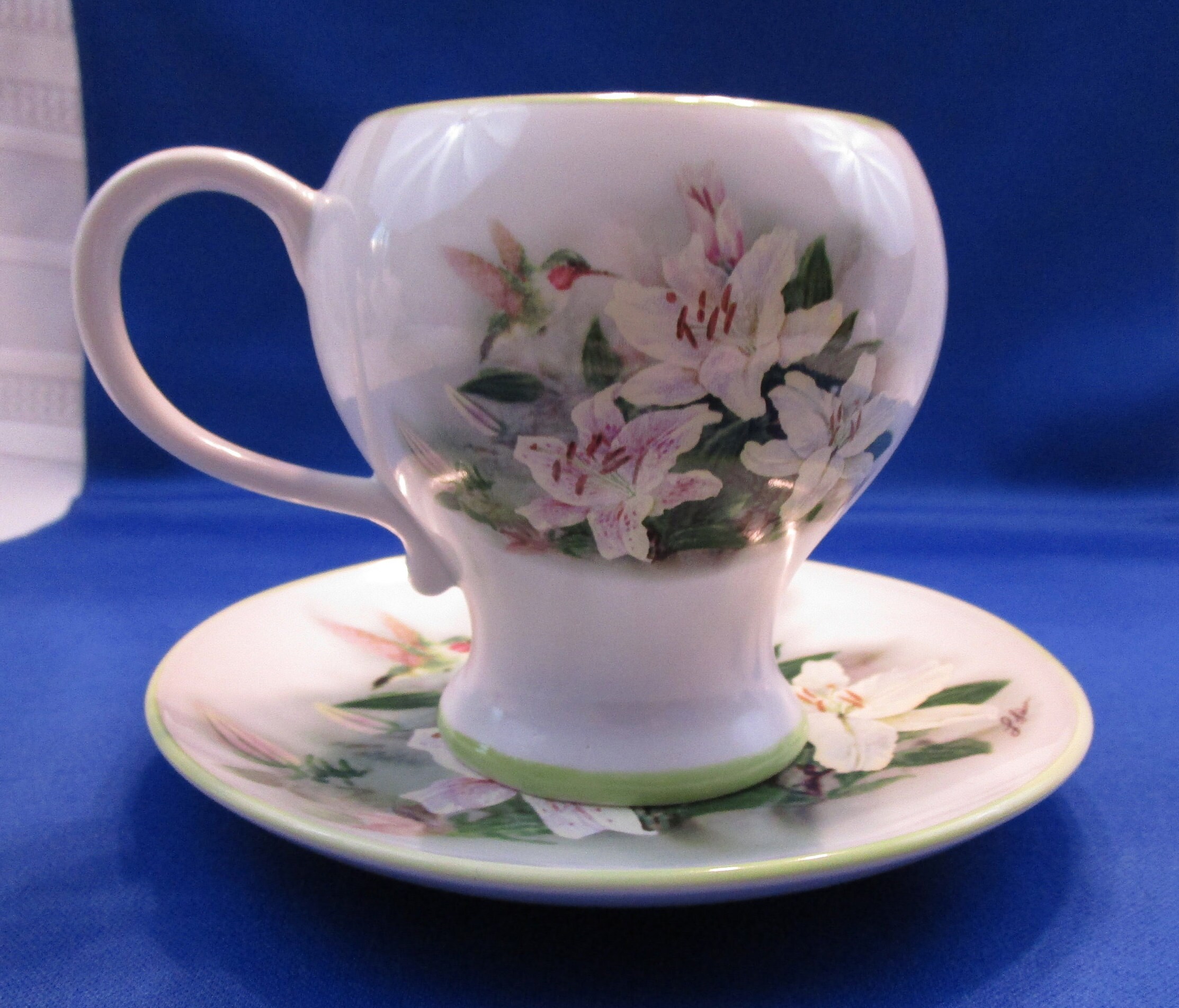 Vintage Teapot Teacup and Saucer Beautiful Lena Liu Hummingbird and