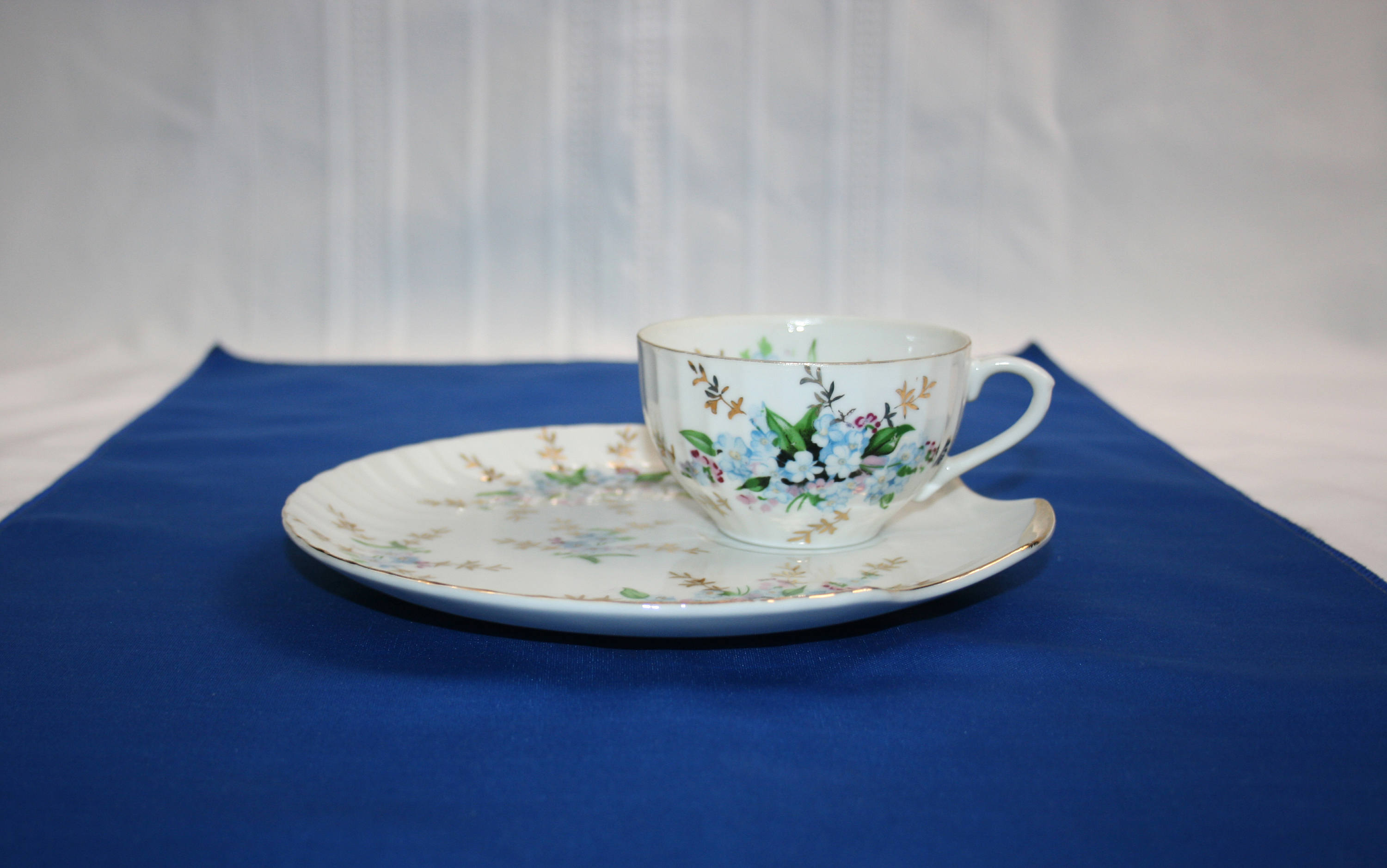 Vintage Yamaka Teacup and Saucer Blue Floral Spray and Gold Scallop