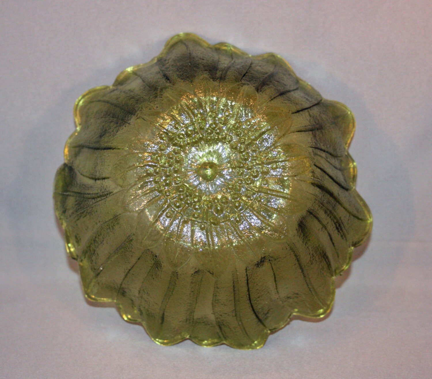 Vintage Indiana Glass Co Lily Pons Green Glass Bowl scalloped edge