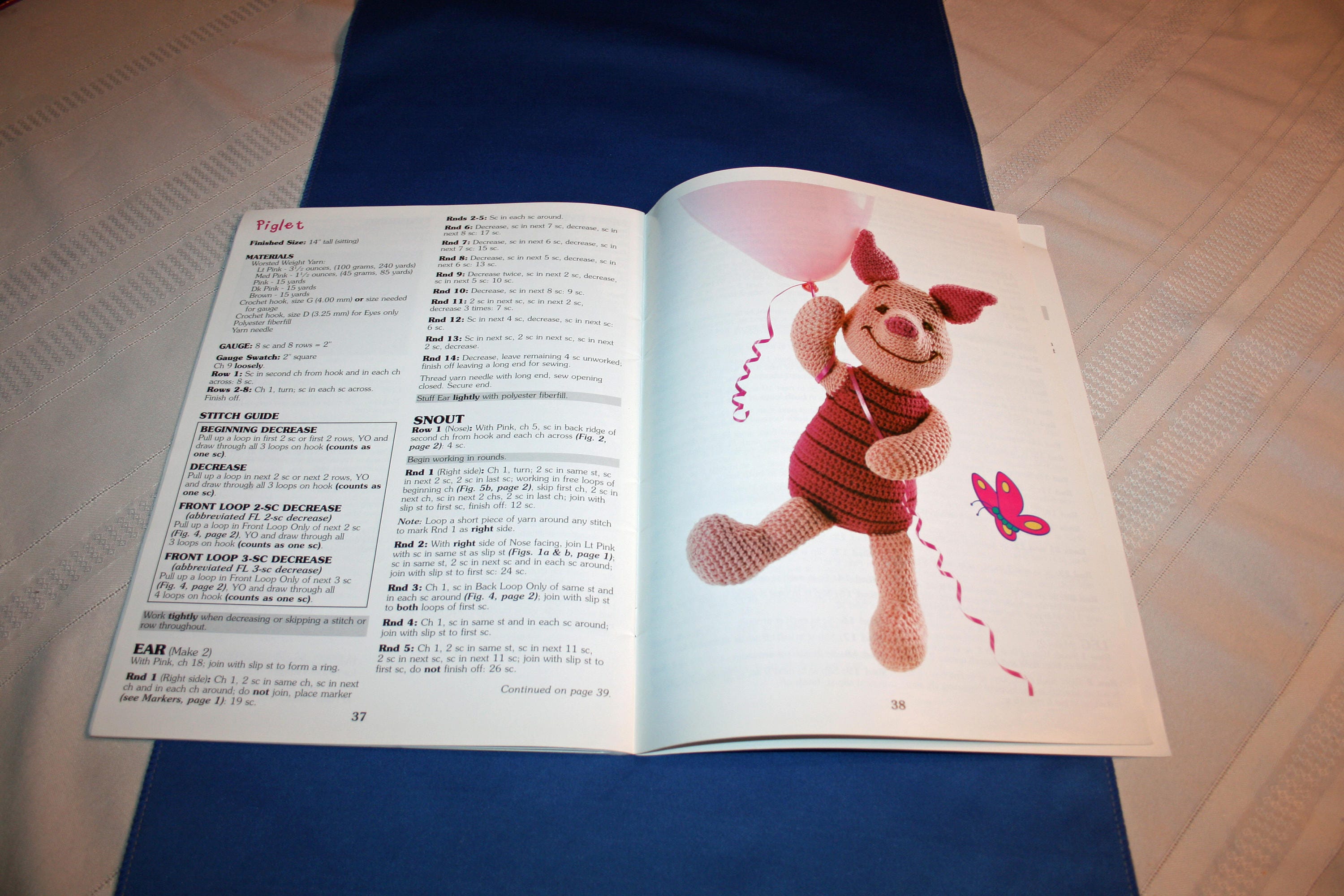 Pooh & Friends Disney Home Leisure Arts 3262 Crochet Pattern Book Crocheting Winnie the Pooh