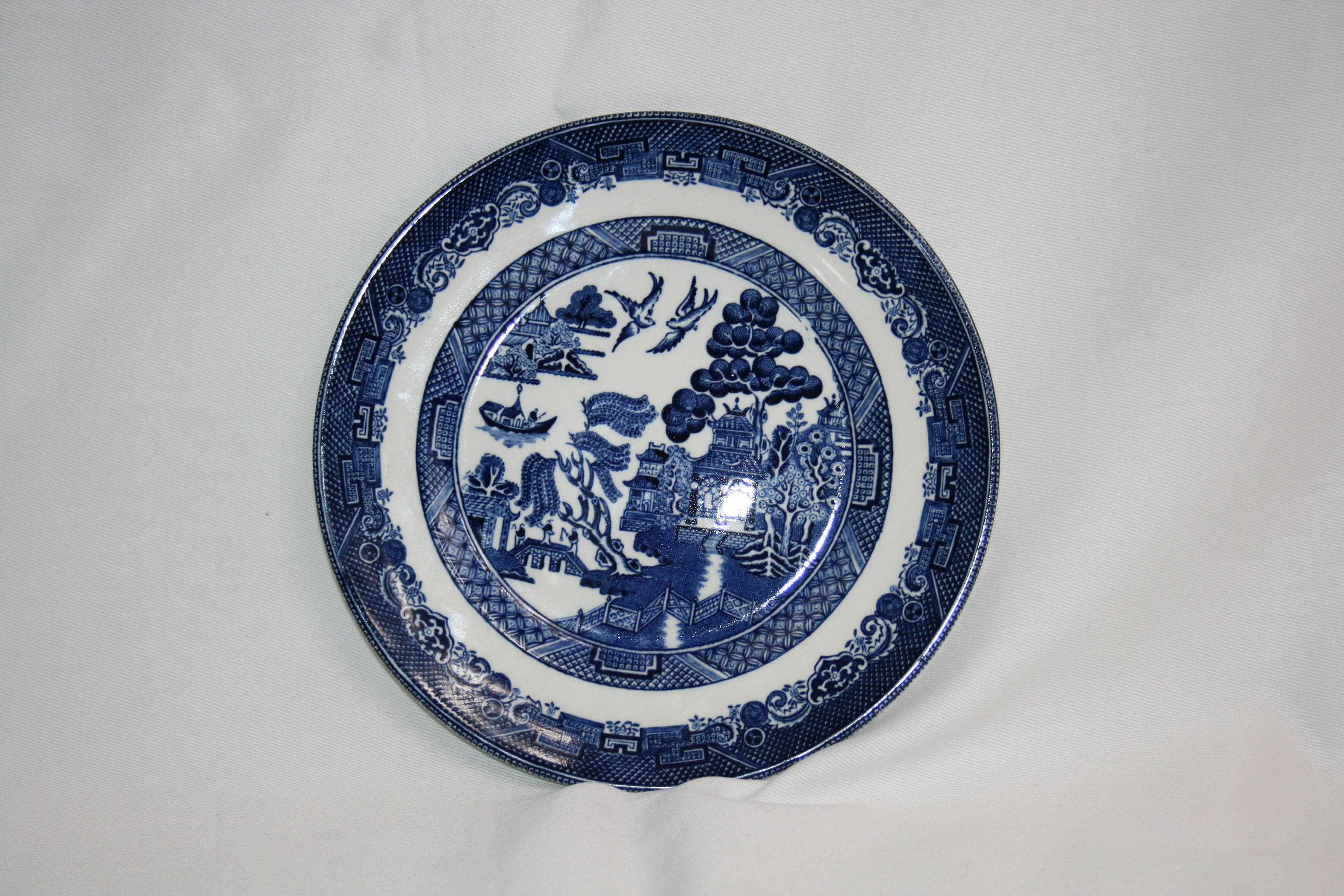 Vintage Johnson Bros England BLUE WILLOW Plate Transferware Blue