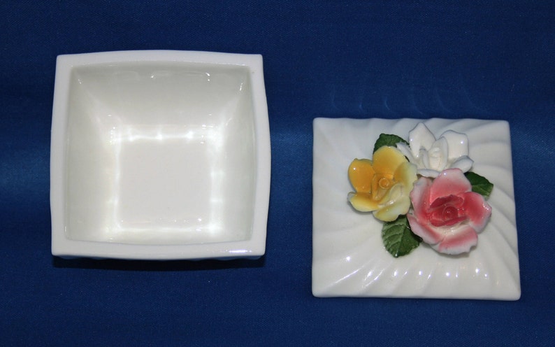 Vintage Square White Porcelain Lidded Trinket Box with Red Yellow /& Pink 3 Dimensional Roses Floral Jewelry Ring Box Container Knick Knack