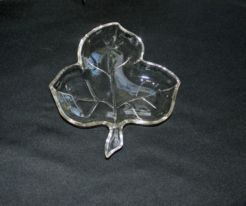 Vintage 3 Leaf Glass Dish Set of 2 Glass Dishes Relish Dish Trinket Dish Candy Dish Bowl Home Decor Plate Mint Dish Jewelry Dish