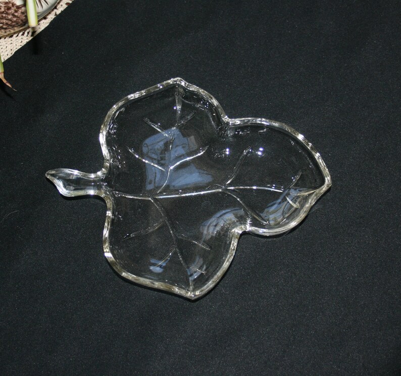 Vintage 3 Leaf Glass Dish Set of 2 Glass Dishes Relish Dish Trinket Dish Candy Dish Bowl Home Decor Plate Mint Dish Jewelry Dish