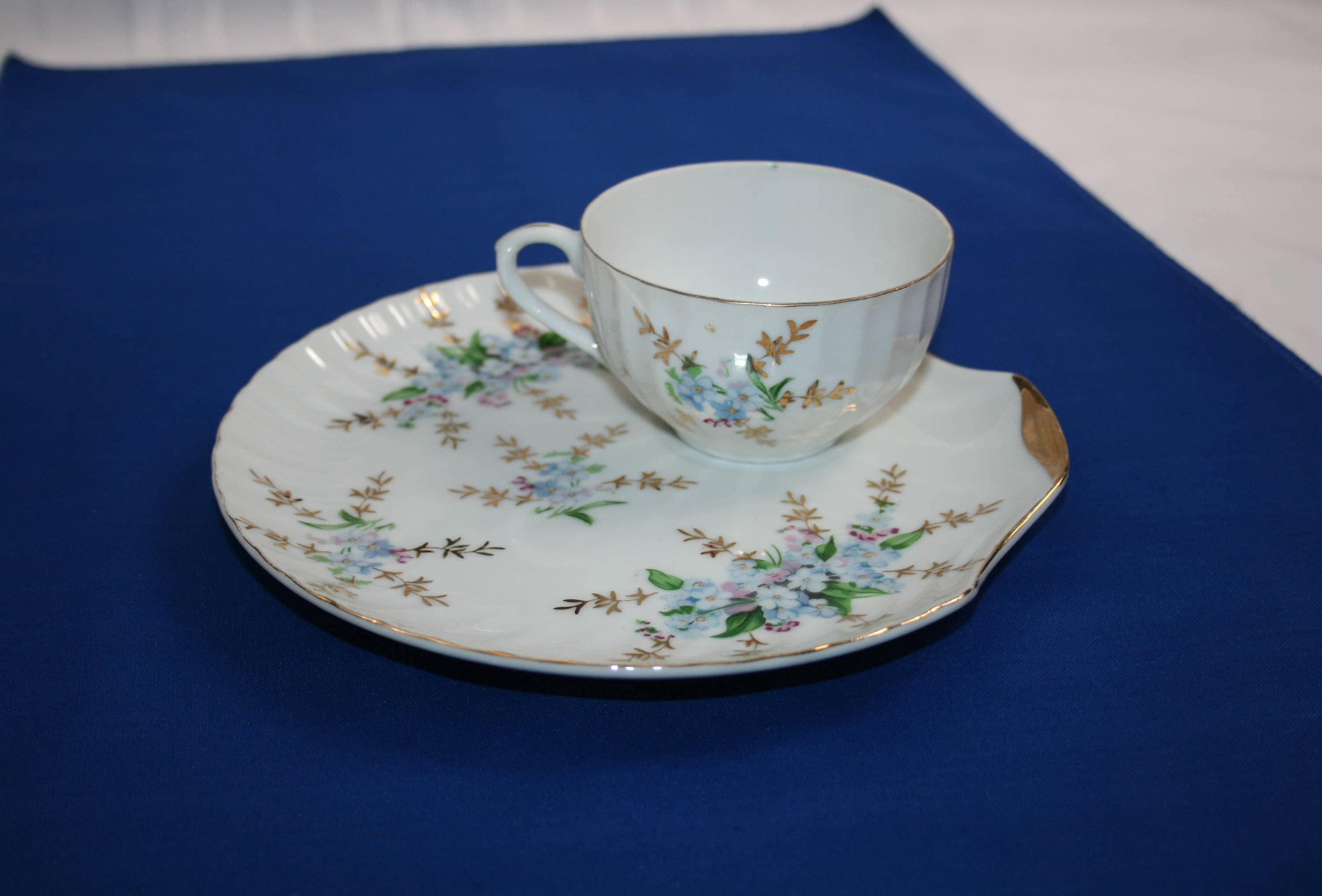 Vintage Yamaka Teacup and Saucer Blue Floral Spray and Gold Scallop