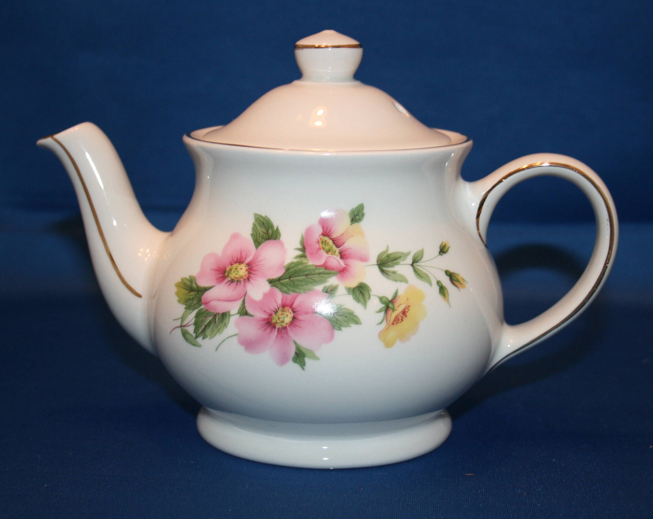 Vintage Sadler English Teapot Flower Patter With Gold Accents 1 1 2 