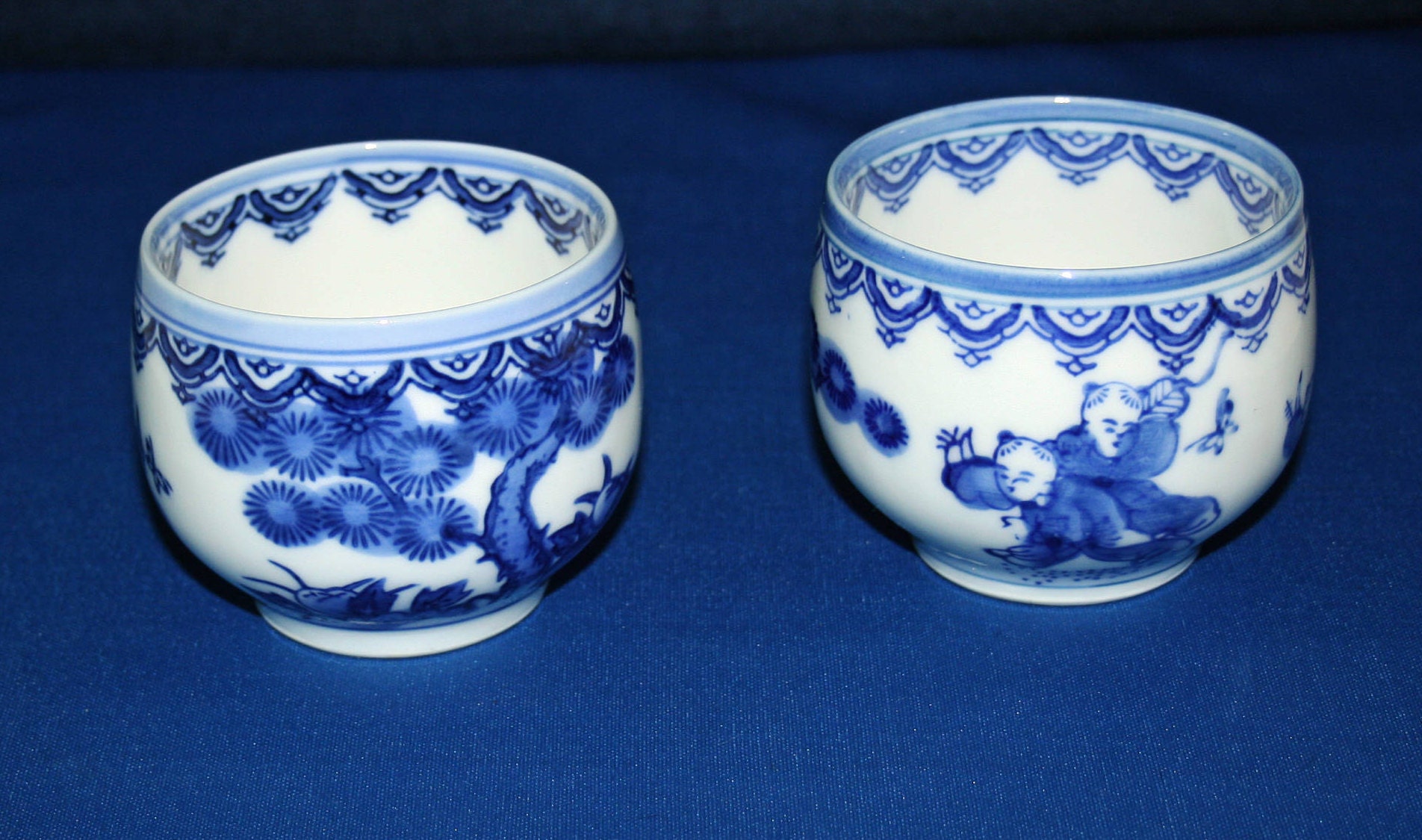 tea cups blue and white