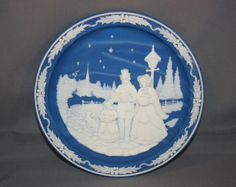 Vintage Evening Carolers 3rd Plate in the Christmas Cameos by Incolay Studios, Made in USA, Blue Lapis Stone Holiday Charger No 1600A