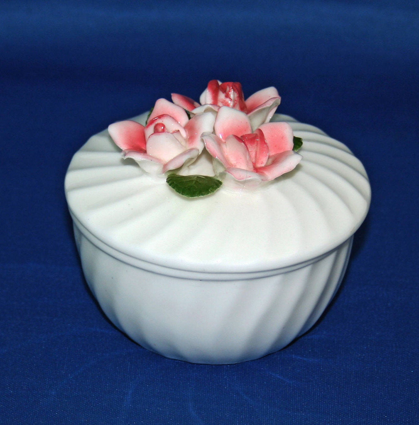 Vintage Round White Porcelain Lidded Trinket Box with Red and Pink 3