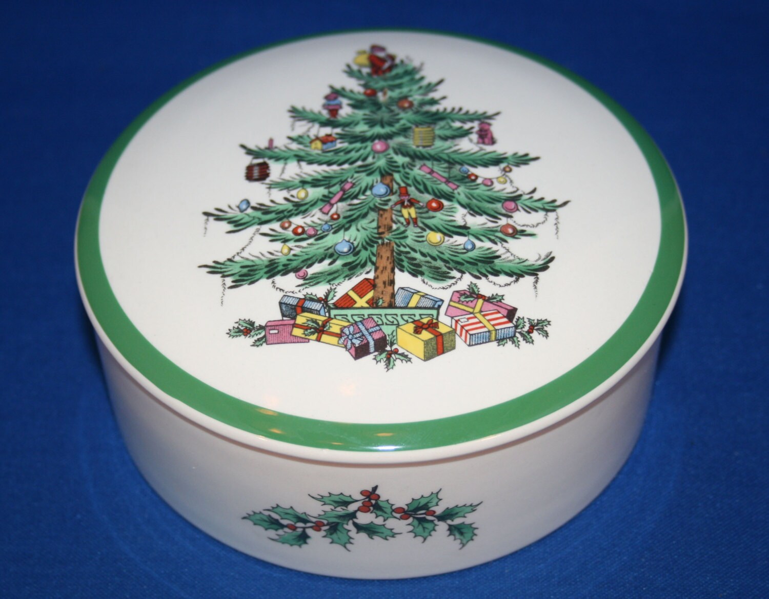 Vintage Spode Round Christmas Tree Holiday Trinket box S3324 L Made in