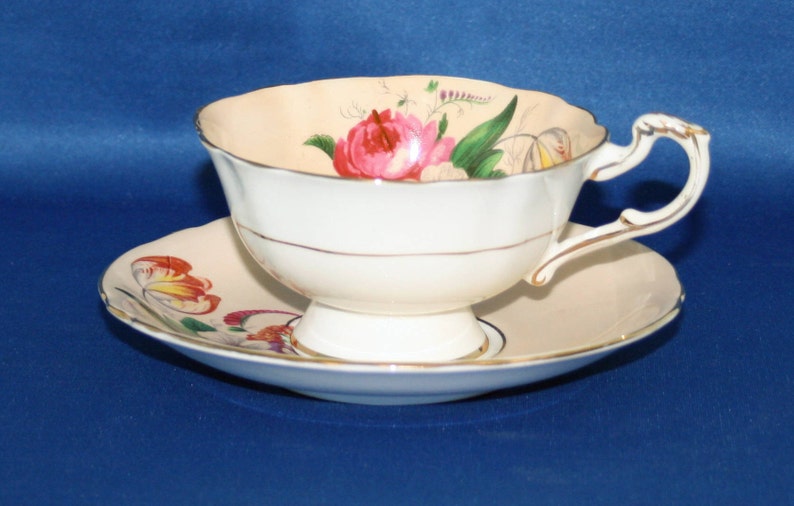 Vintage Paragon Cream Floral Teacup and Saucer by Royal Appointment for The Queen Elizabeth /& H.M Queen Mary English Tea Cup Garden Party