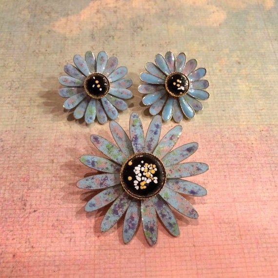 1960's Daisy Flower Clip On Earrings & Brooch Set