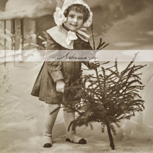Arte imprimible de descarga instantánea - Postal navideña vintage de niña y árbol - Manualidades de papel, scrapbooking, arte alterado - Navidad victoriana