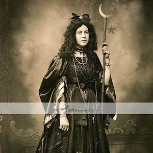 Retrato antiguo de la Bruja Lunar: Arte fotográfico gótico (Descarga digital)