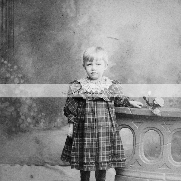 Printable Art Download - Antique Baby Portrait Photography Edith Södergran - Paper Crafts Altered Art Scrapbooking - Antique Baby Photograph