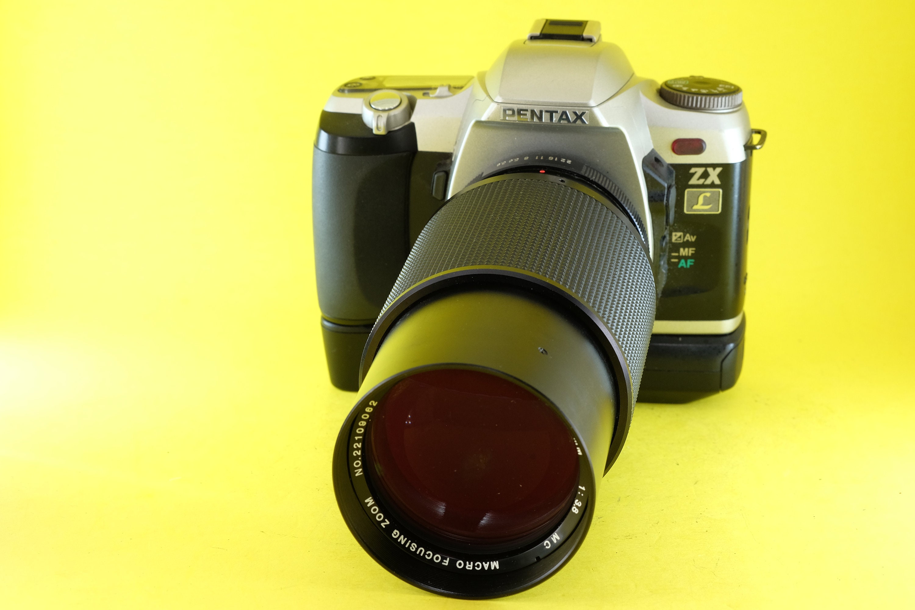 steak life Continuous Pentax ZX-L W Battery Grip 35mm Film Vintage Camera Kit - Etsy