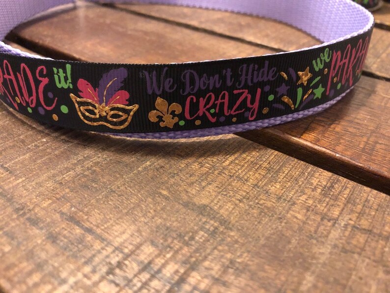 Targa In Metallo Saraheve: 'We Don't Hide Crazy. We Put It On The Porch' – Decorazione Retrò 20x30cm