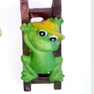 Frog on Ladder, Frog Pot Hanger,gift idea, Frogwreath attachment, Flower Pot Hugger