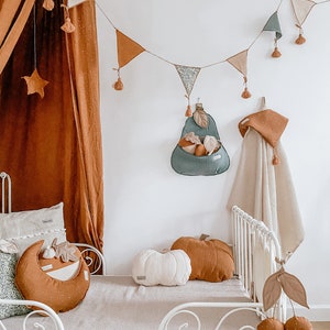 Drapeaux de banderoles caramel, banderoles de pépinière vert sauge, drapeaux triangulaires, guirlande avec glands, décor de chambre de fille, guirlande Boho, décor Scandi Kids image 5