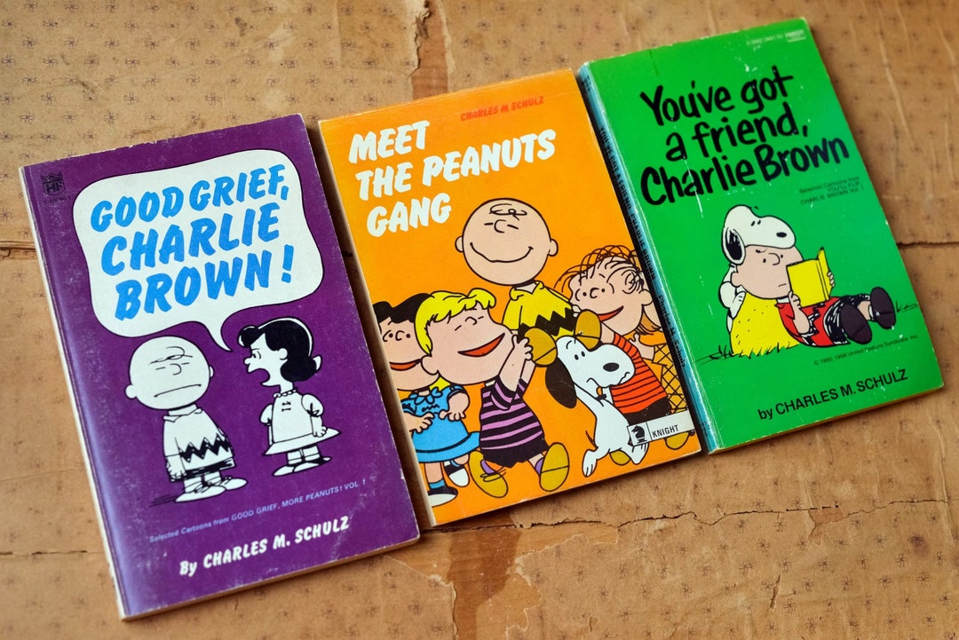 Vintage Peanuts Charlie Brown Comic Books Set 1960's Paper Back Pocket
