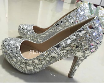 Zapatos de fiesta brillantes, clásicos zapatos de tacón cerrados para mujer, con piedras de cristal plateadas.