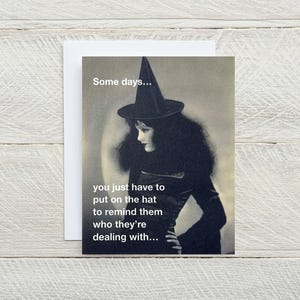 Certains jours, il suffit de mettre le chapeau" carte de voeux d'halloween vierge amusante, des bonbons ou un sort, sorcières, halloween, carte sarcastique [814-275]