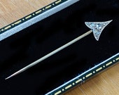 Fine ART DECO 18ct, 750 white carat Gold Diamond quot Love quot Arrow Jabot pin. Circa 1920