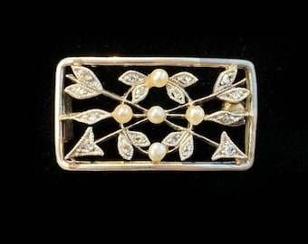 Fine Edwardian, Belle Epoque 18ct Gold & Platinum Pearl and Diamond arrow Brooch, Circa 1901