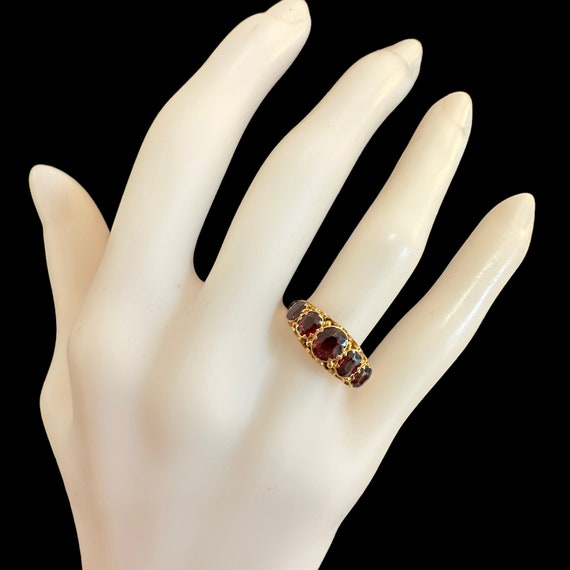 Victorian 9ct gold Garnet five stone ring, Circa … - image 9