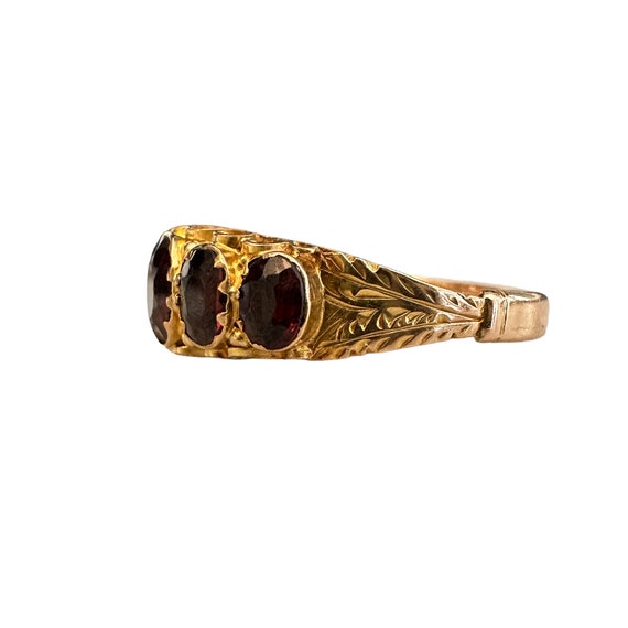 Victorian 9ct gold Garnet five stone ring, Circa … - image 2