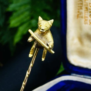 Edwardian 18ct gold 'Standing bear holding a stick', stick pin in original box
