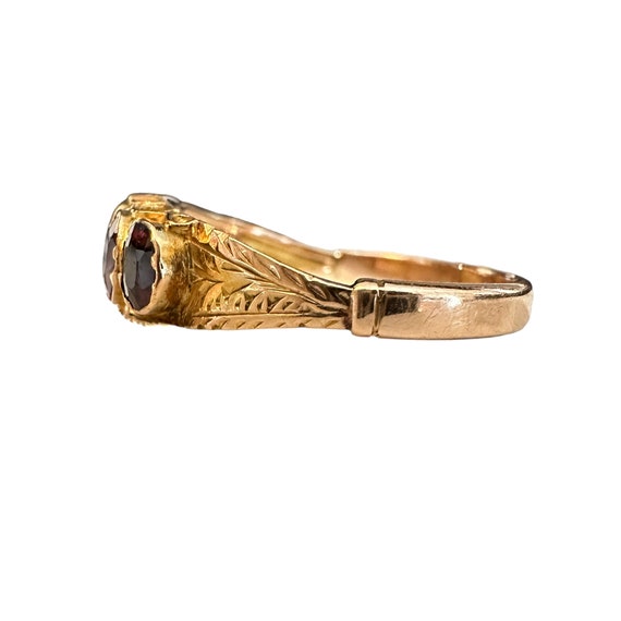 Victorian 9ct gold Garnet five stone ring, Circa … - image 5