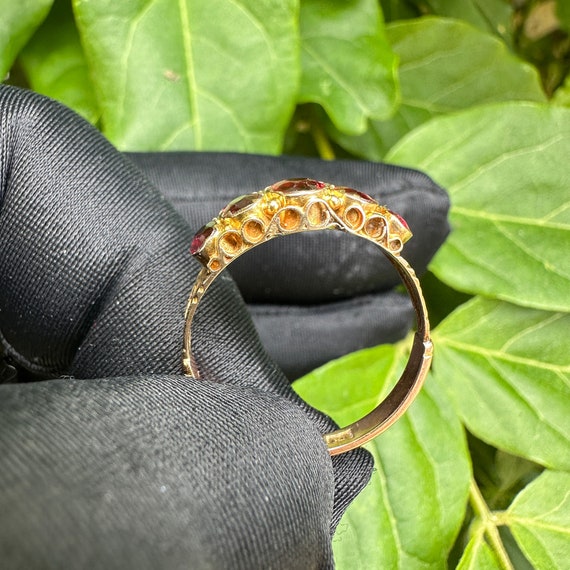 Victorian 9ct gold Garnet five stone ring, Circa … - image 7