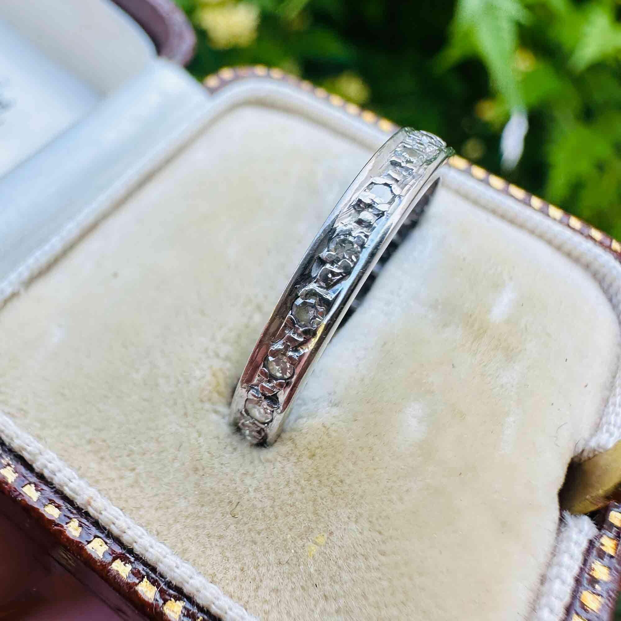 アールデコ ダイヤモンド エタニティ リング：18K ホワイトゴールド 