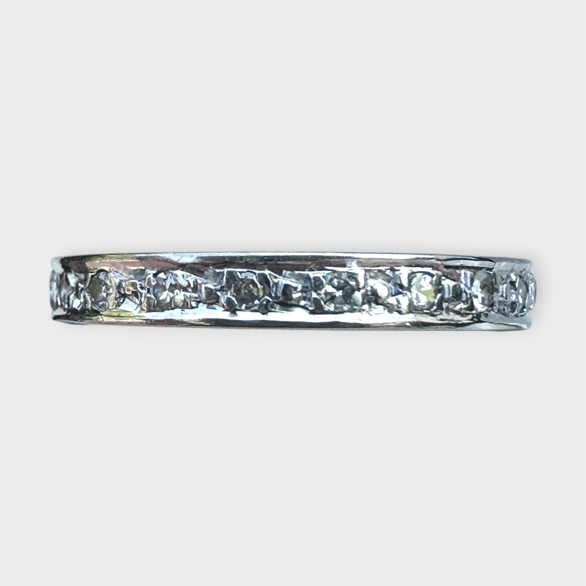 アールデコ ダイヤモンド エタニティ リング：18K ホワイトゴールド 