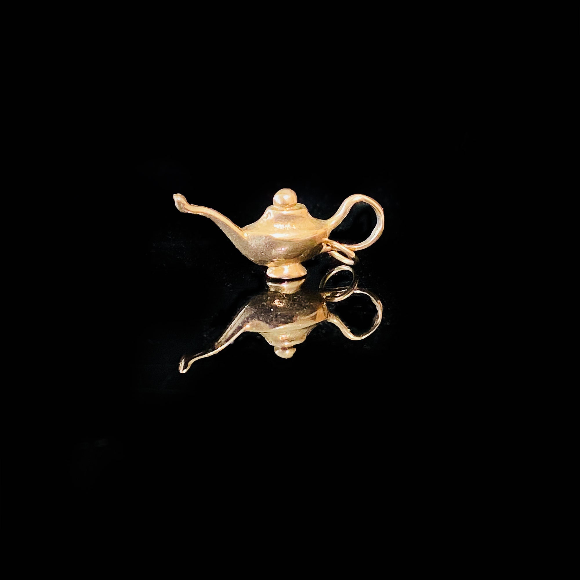 Antique 9ct, 9k, 375 Rose Gold, Solid Genie Lamp Pendant, Charm, 3.0grams 