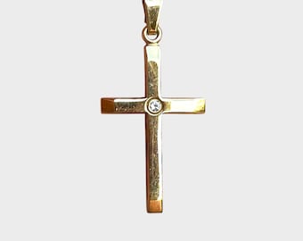 Pretty 9ct Gold diamond cross pendant