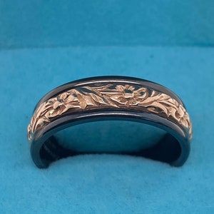 14K Solid Gold Hand Carved Ring with Black Zirconium 6mm Width Hand Carved Gold Center Band / Gold Ring / Unisex Wedding Band