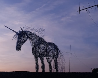 Caballo unicornio, animal de fantasía, figura de caballo, escultura de unicornio, regalo para ella, caballo con alambre, criaturas míticas, arte con alambre