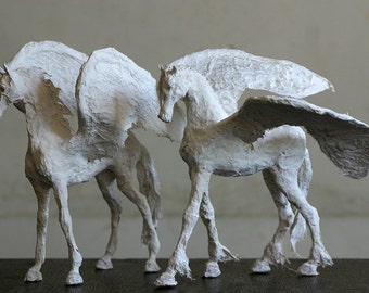 Sculpture de cheval, sculpture en papier mâché, cadeau de mariage, décoration de cheval, décoration d'intérieur moderne, art équestre, figurine de cheval, cadeau d'anniversaire, amoureux des chevaux